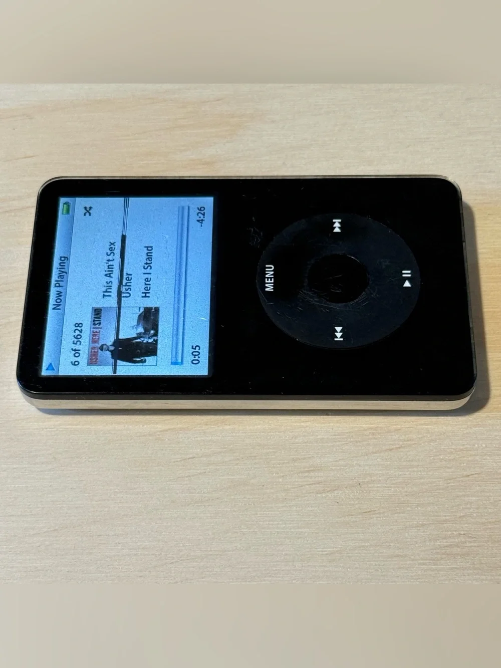 iPod Model:A1136 5thGen 30GB Wht Tested Great Bat 10-12hr w/5628-Song-Char Read